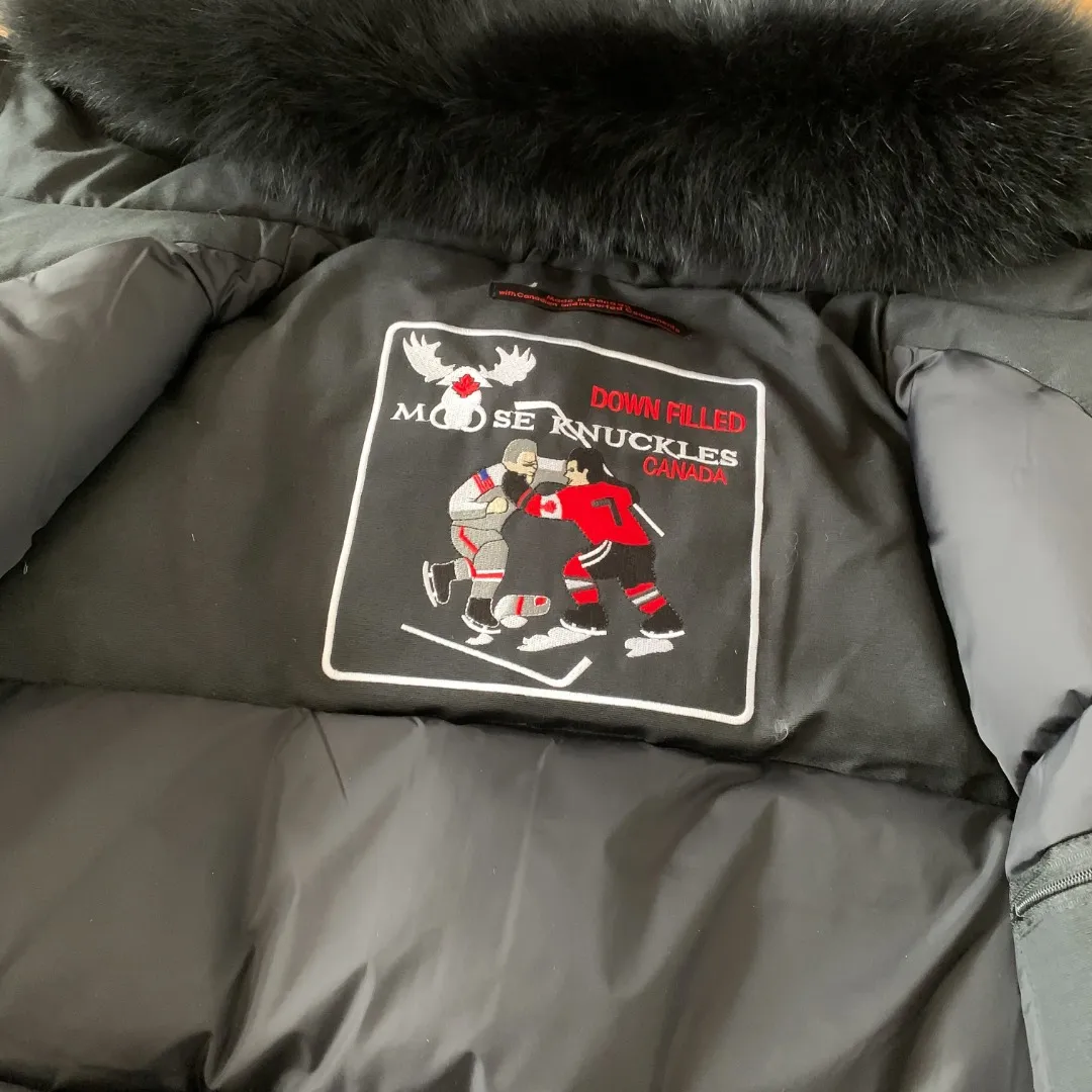 ：Y 116 ：Black Navy Blue Cream White 🇨🇦Moose knuckles/ 02/ ： / （ ） Moose knuckles . 2007 🇨🇦 ！ Premium ， 。 ， RMB 5040-15000 ！ ，LOGO ✂️. ！ . ！ MONCLER/ Canada Goose/ ，Moose knuckles 2019 …… ✂️ 90% ， ！ ✂️ ， ! ✂️ YKK， ， ！ ✂️ ， . ！ ✂️ 3D ， ⚠️Size:s-2xl